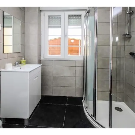 Houze Spacious 9 Bedroom Flat In Central Lisbon *